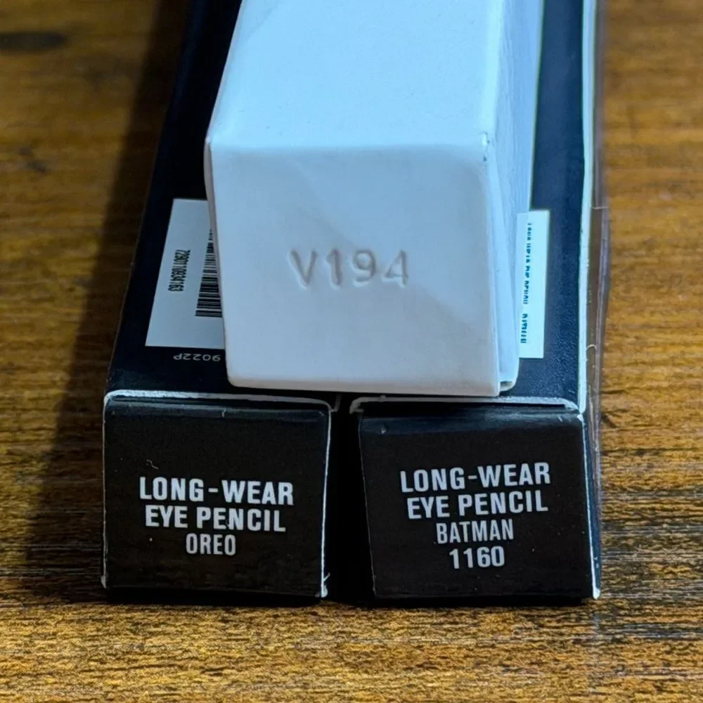 IL MAKIAGE Black Card Eye Pencil and Liner Set